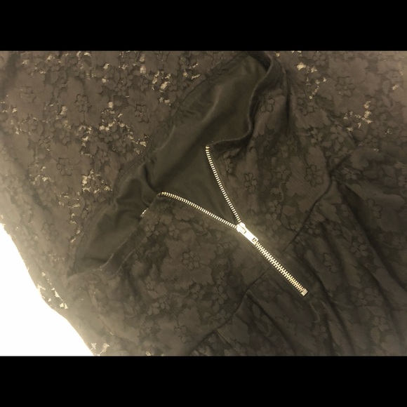 Off-shoulder black lace dress - Picture 3 of 4